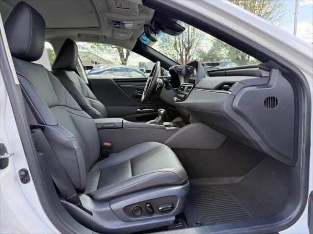 2024 Lexus ES 300h 