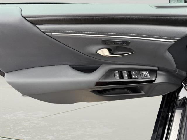 2024 Lexus ES 300h 