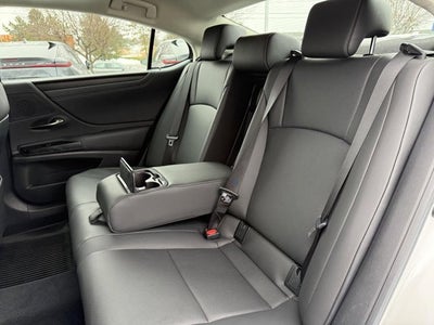 2024 Lexus ES 300h SEDAN