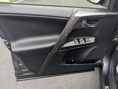 2018 Toyota RAV4 SE