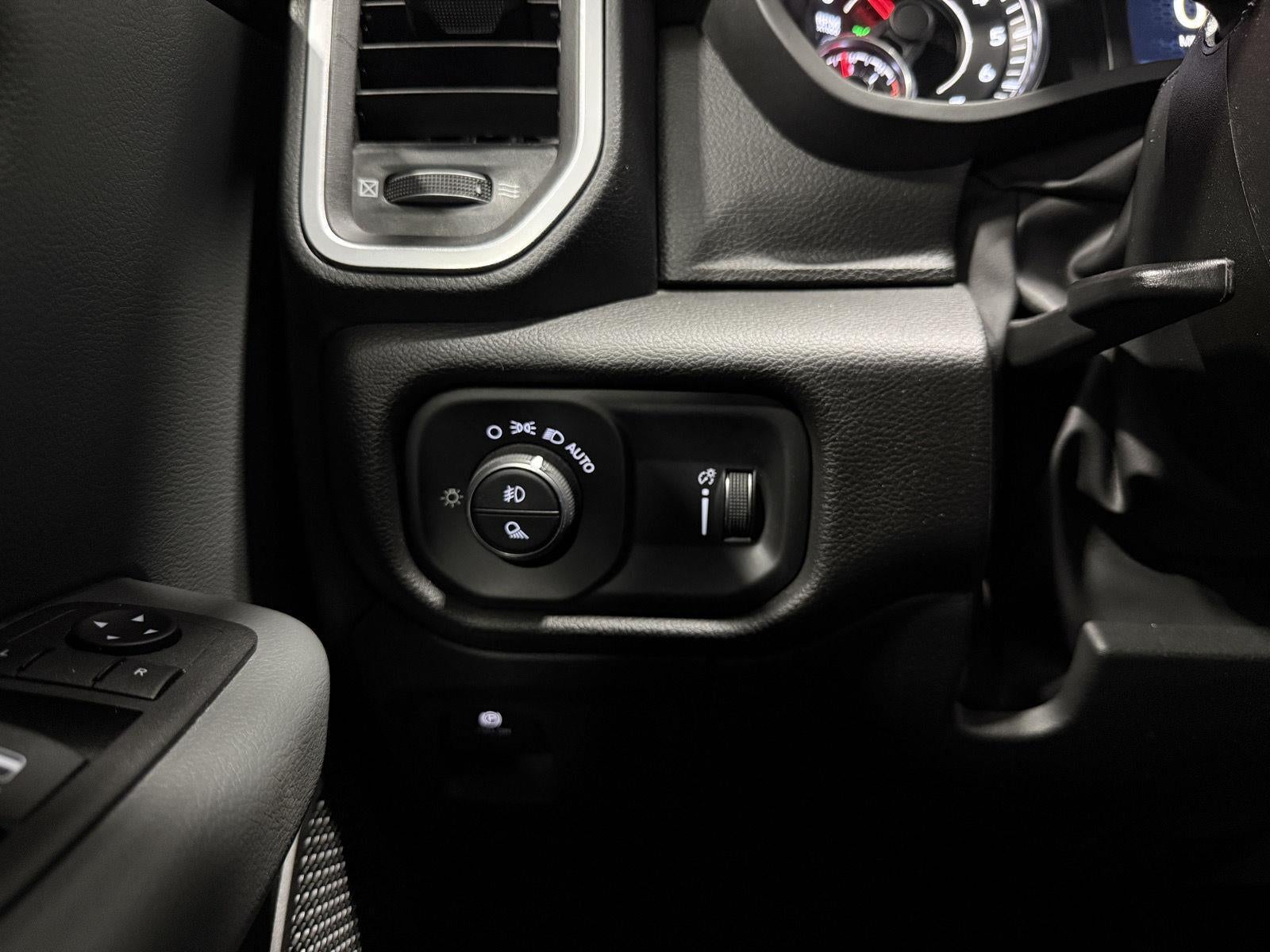 2023 RAM 1500 Big Horn Crew Cab 4x4 6'4' Box