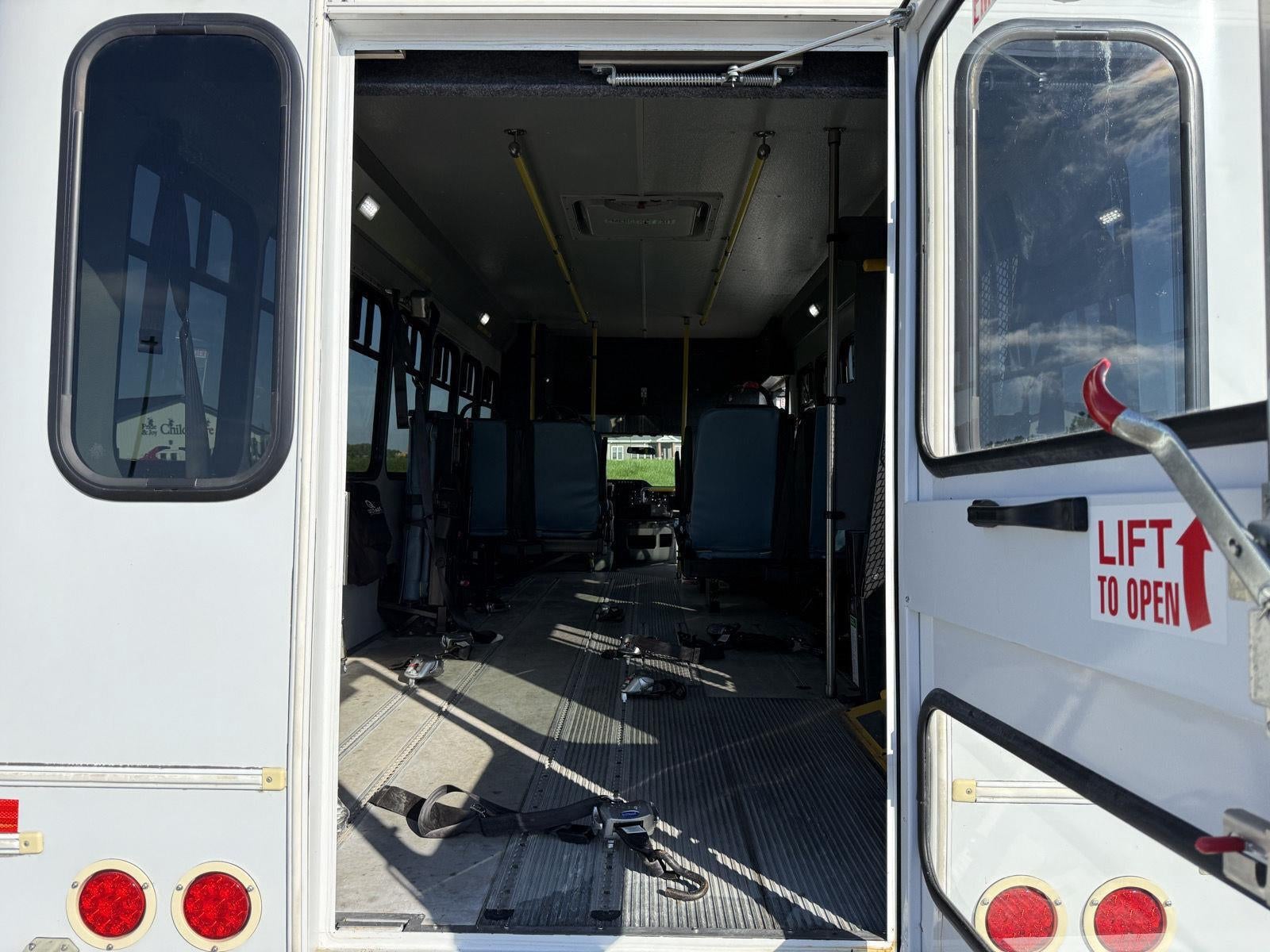 2019 Ford E-450 Cutaway E-450 DRW 158' WB