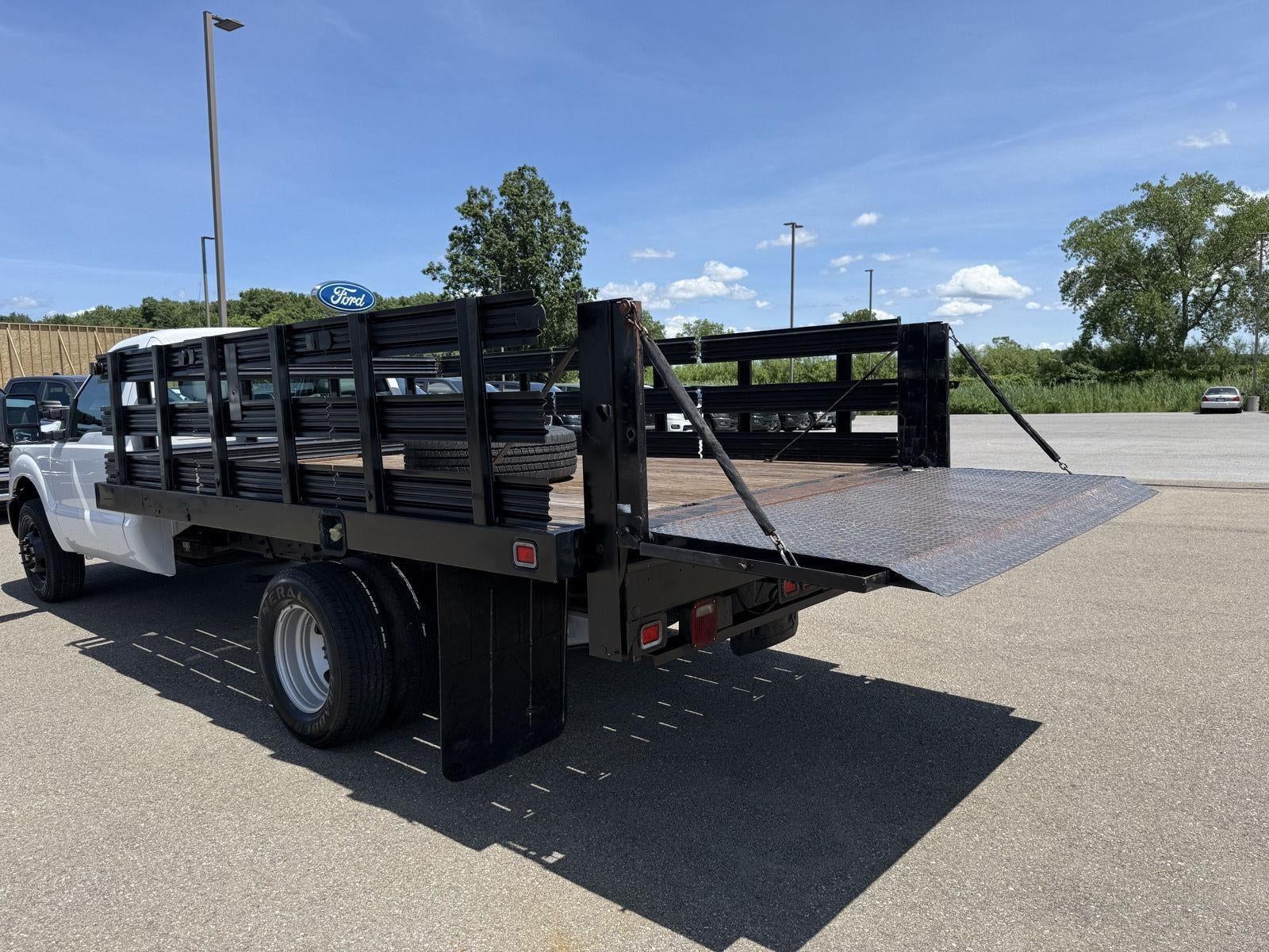 2015 Ford F-350 Chassis 2WD Reg Cab 165 WB 84 CA XL