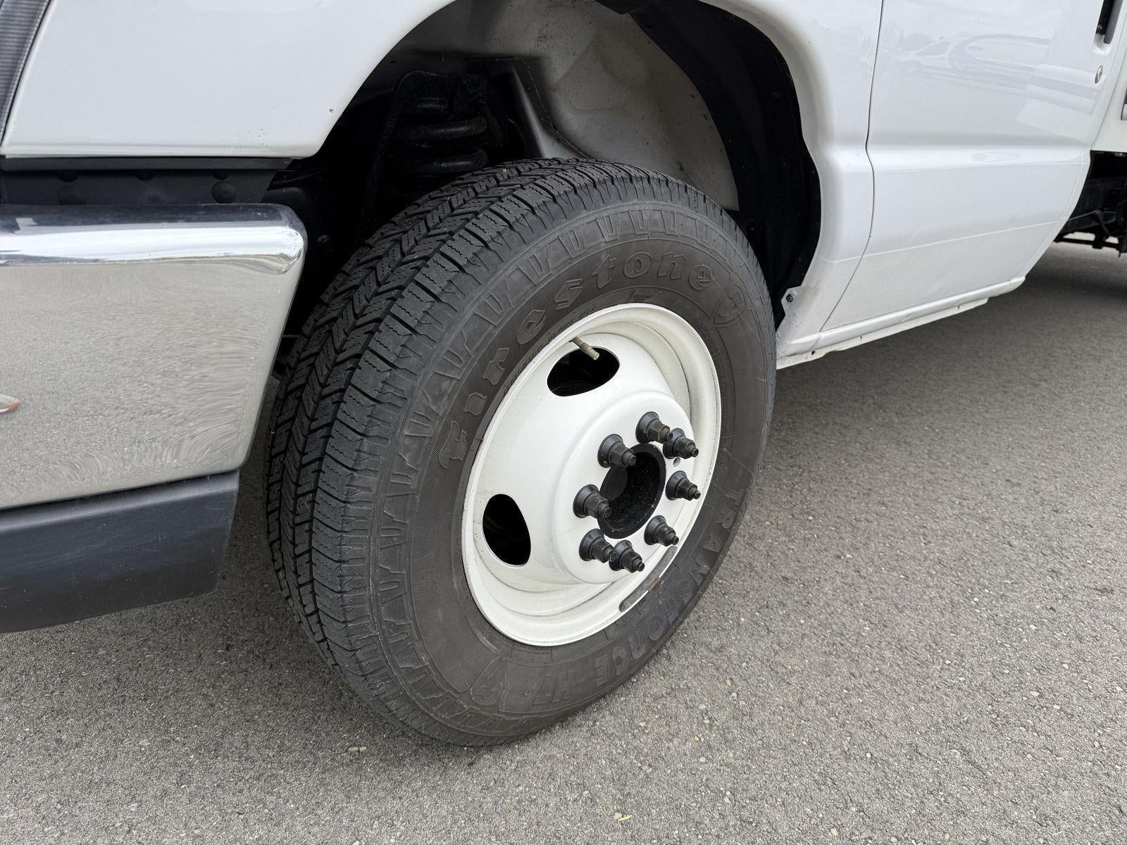 2019 Ford E-450 Cutaway E-450 DRW 158 WB