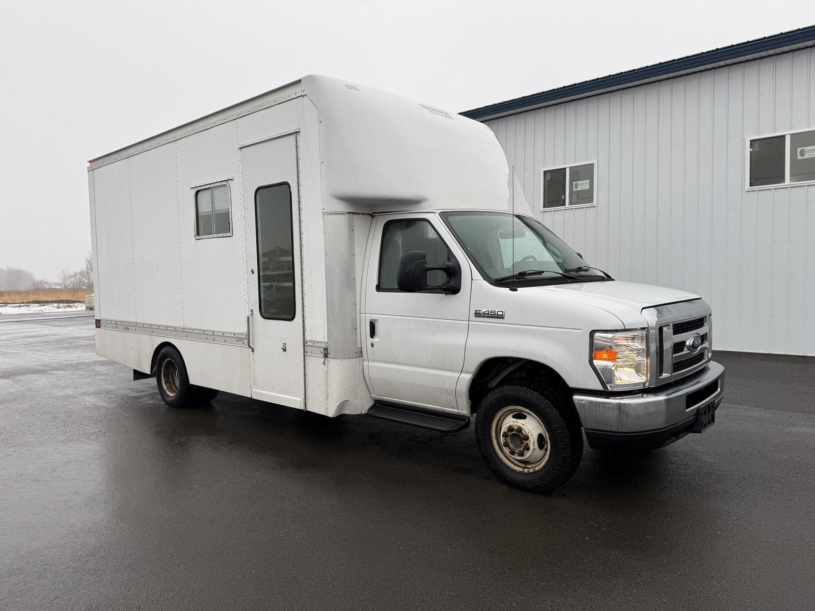 2019 Ford E-450 Cutaway E-450 DRW 158 WB