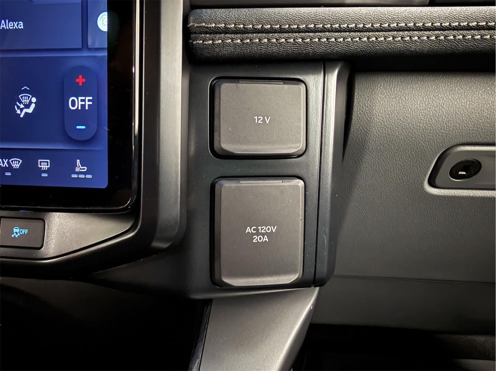 2025 Ford F-150 Lightning Flash