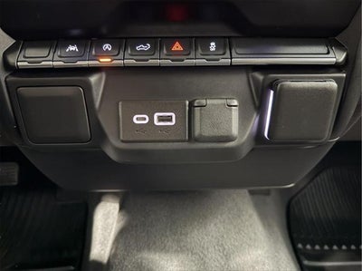 2023 Chevrolet Silverado 1500 4WD Crew Cab Short Bed Custom