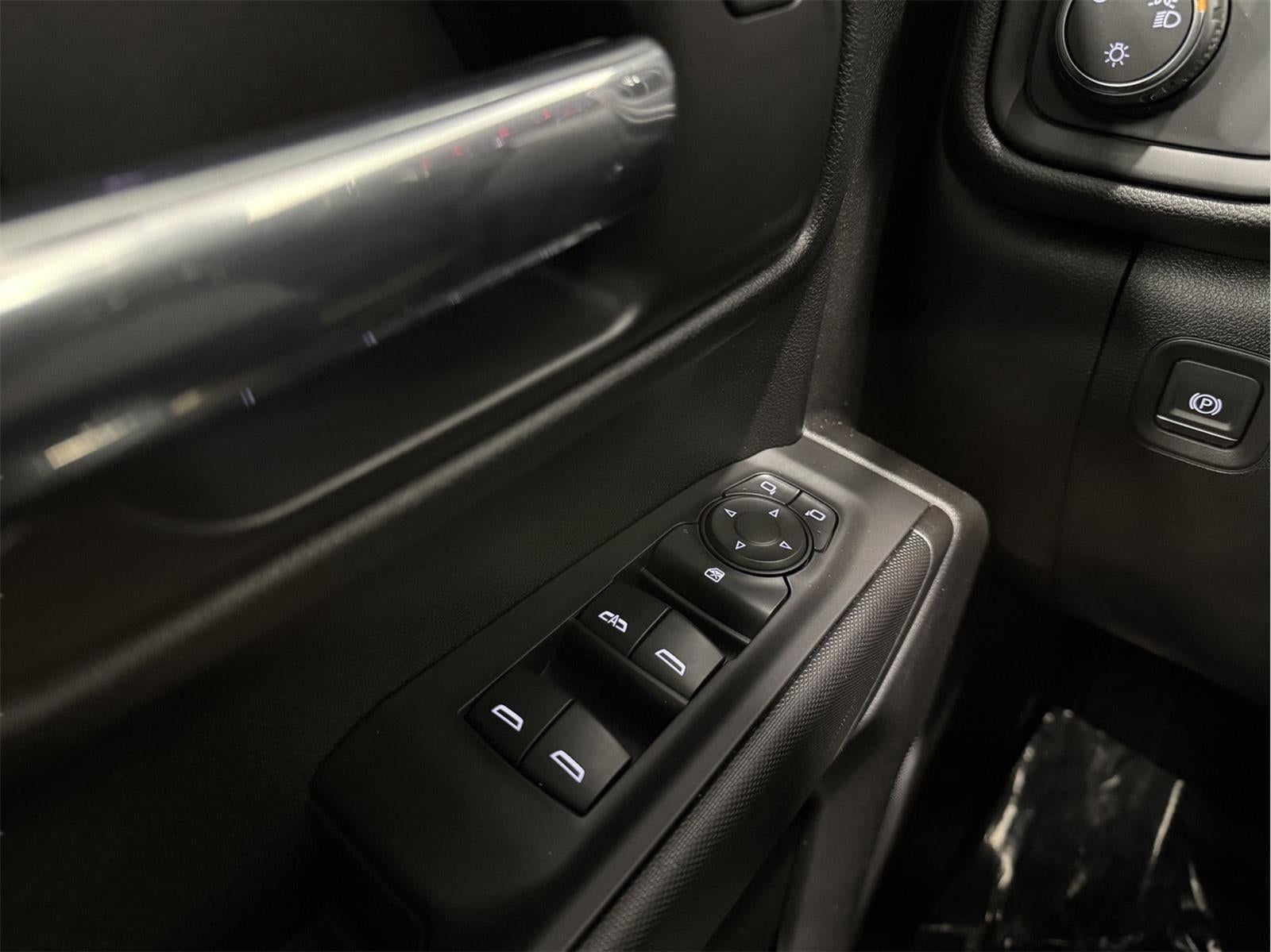 2020 Chevrolet Silverado 1500 4WD Double Cab Standard Bed Custom