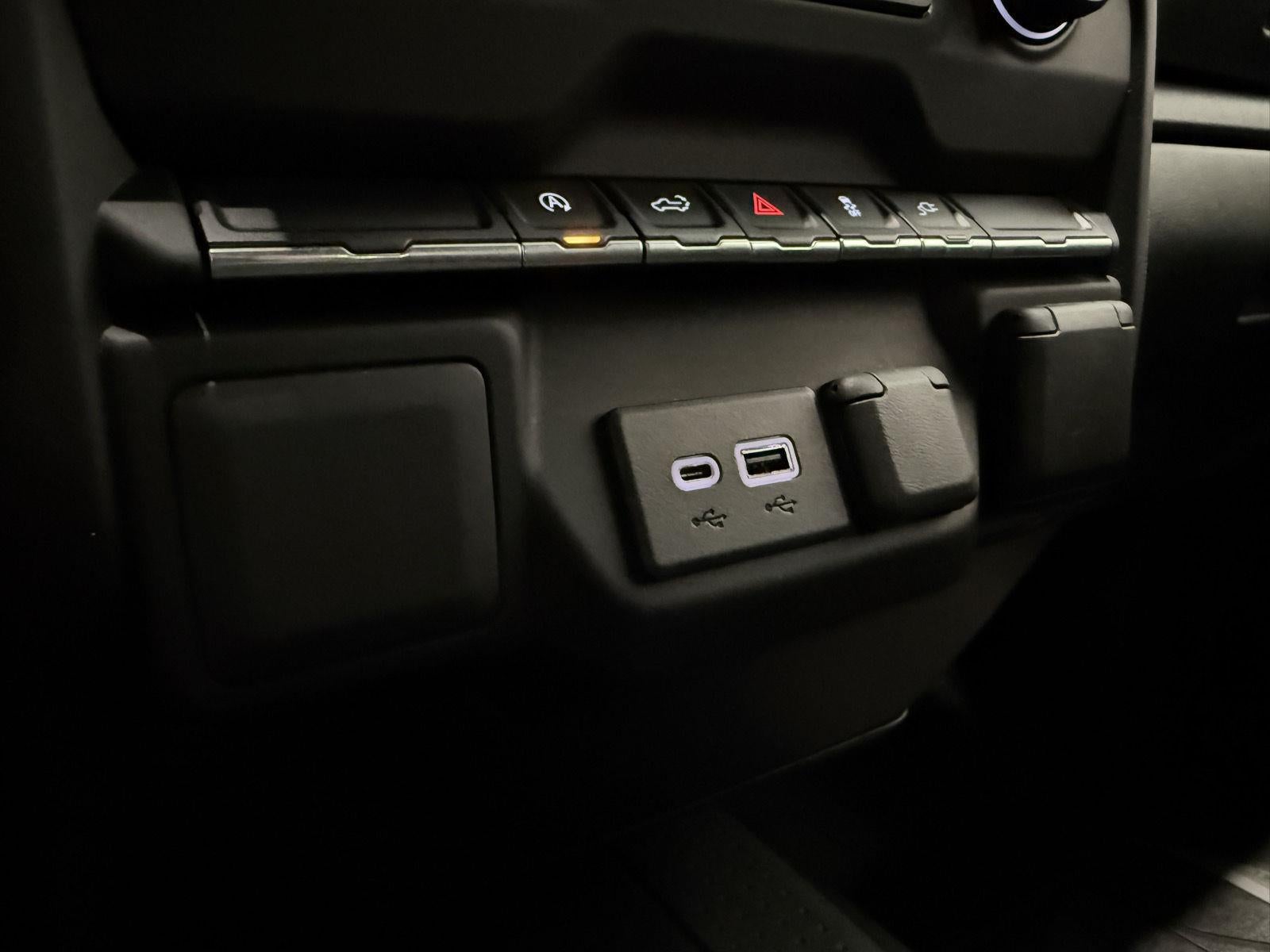 2021 Chevrolet Silverado 1500 4WD Double Cab Standard Bed Custom