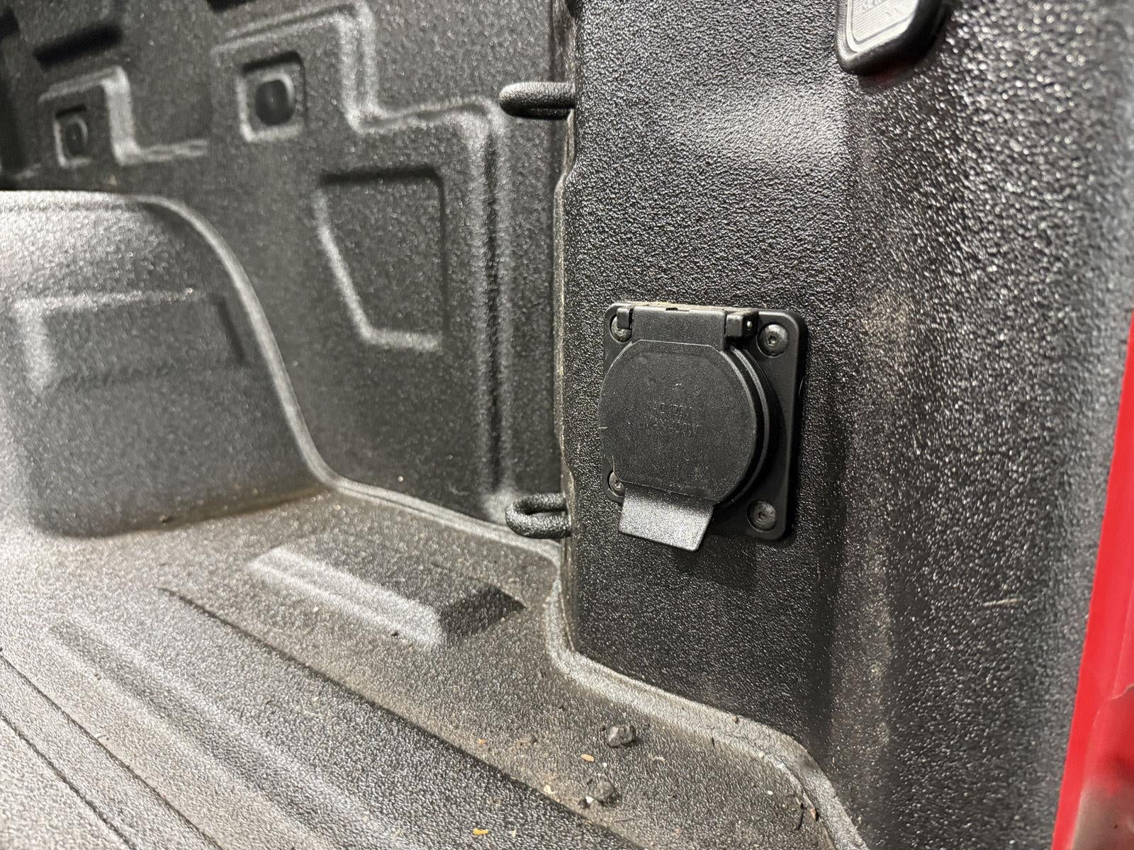 2021 Chevrolet Silverado 1500 4WD Double Cab Standard Bed Custom