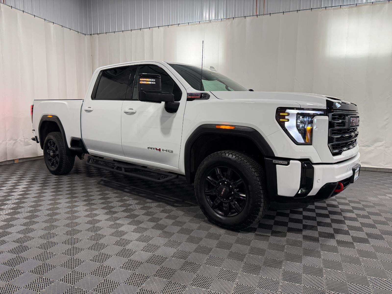 2025 GMC Sierra 2500HD 4WD Crew Cab Standard Bed AT4