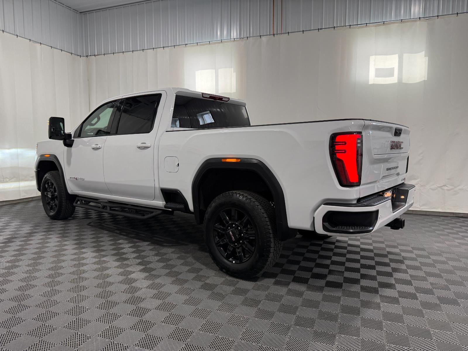 2025 GMC Sierra 2500HD 4WD Crew Cab Standard Bed AT4