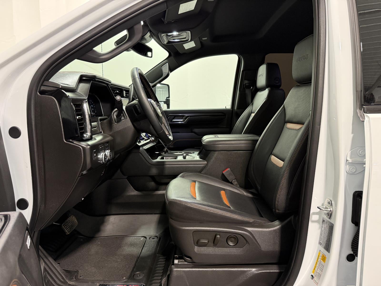 2025 GMC Sierra 2500HD 4WD Crew Cab Standard Bed AT4