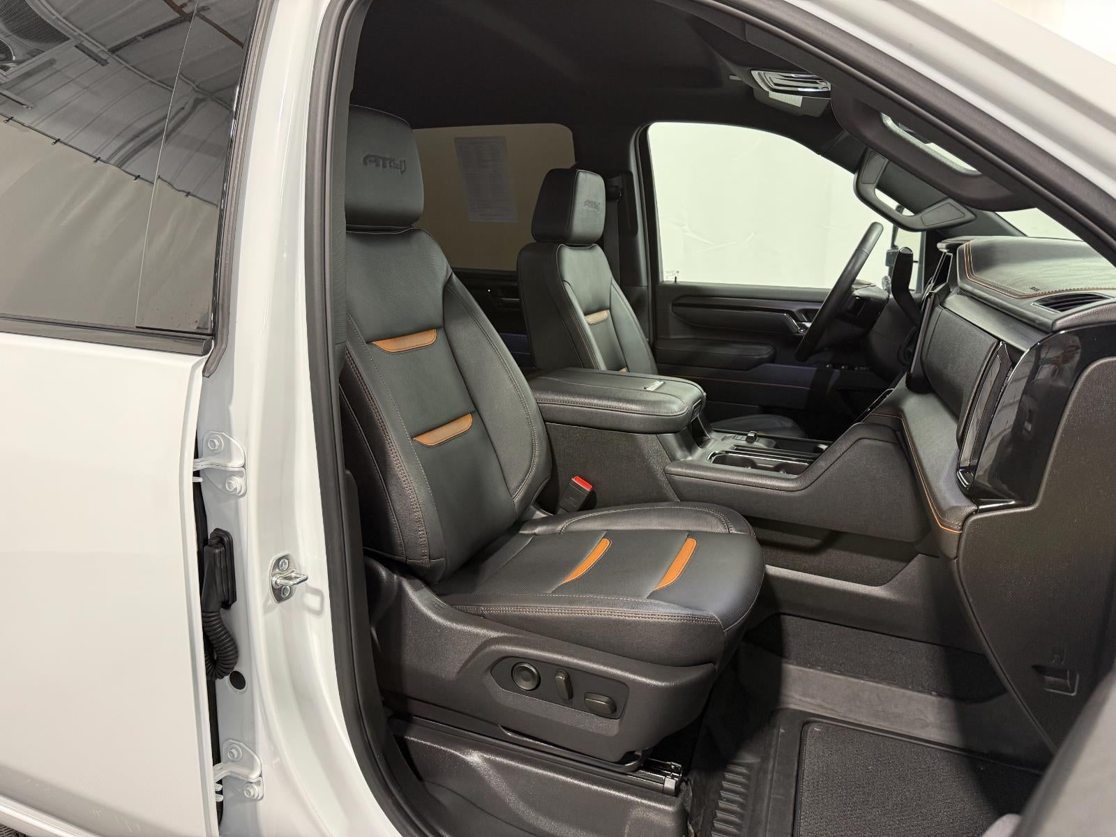 2025 GMC Sierra 2500HD 4WD Crew Cab Standard Bed AT4