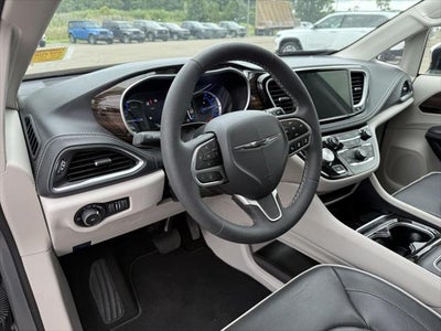 2023 Chrysler Pacifica Hybrid Limited