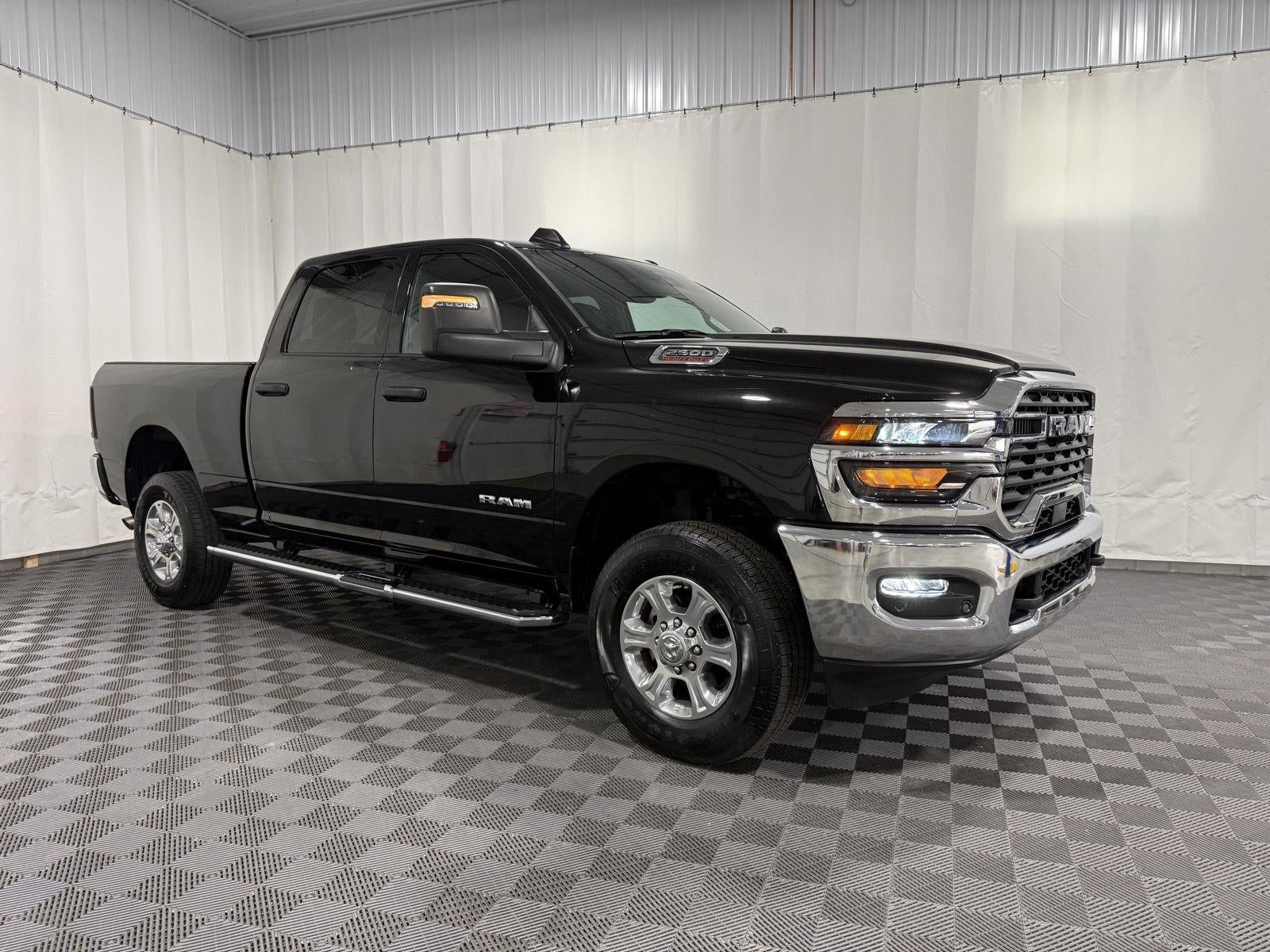 2026 RAM 2500 Big Horn/CHROME PACKAGE