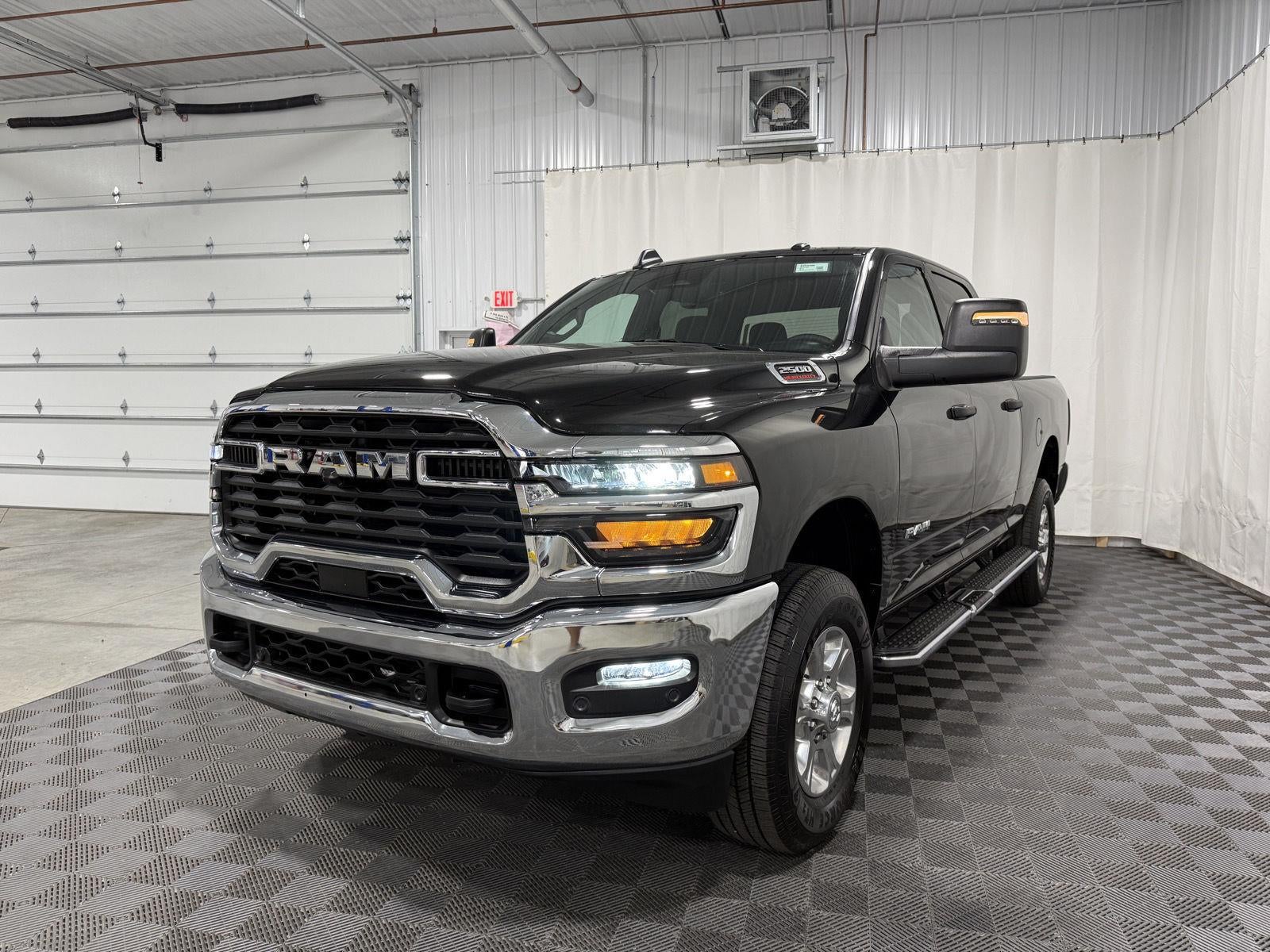 2026 RAM 2500 Big Horn/CHROME PACKAGE