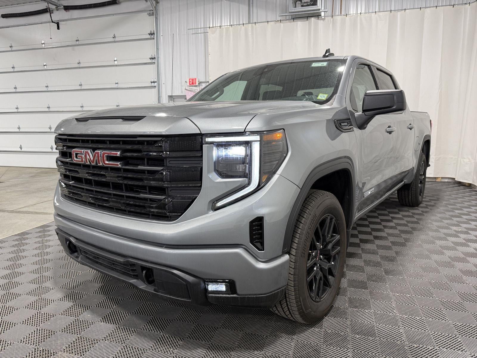 2025 GMC Sierra 1500 4WD Crew Cab Short Box Elevation with 3VL