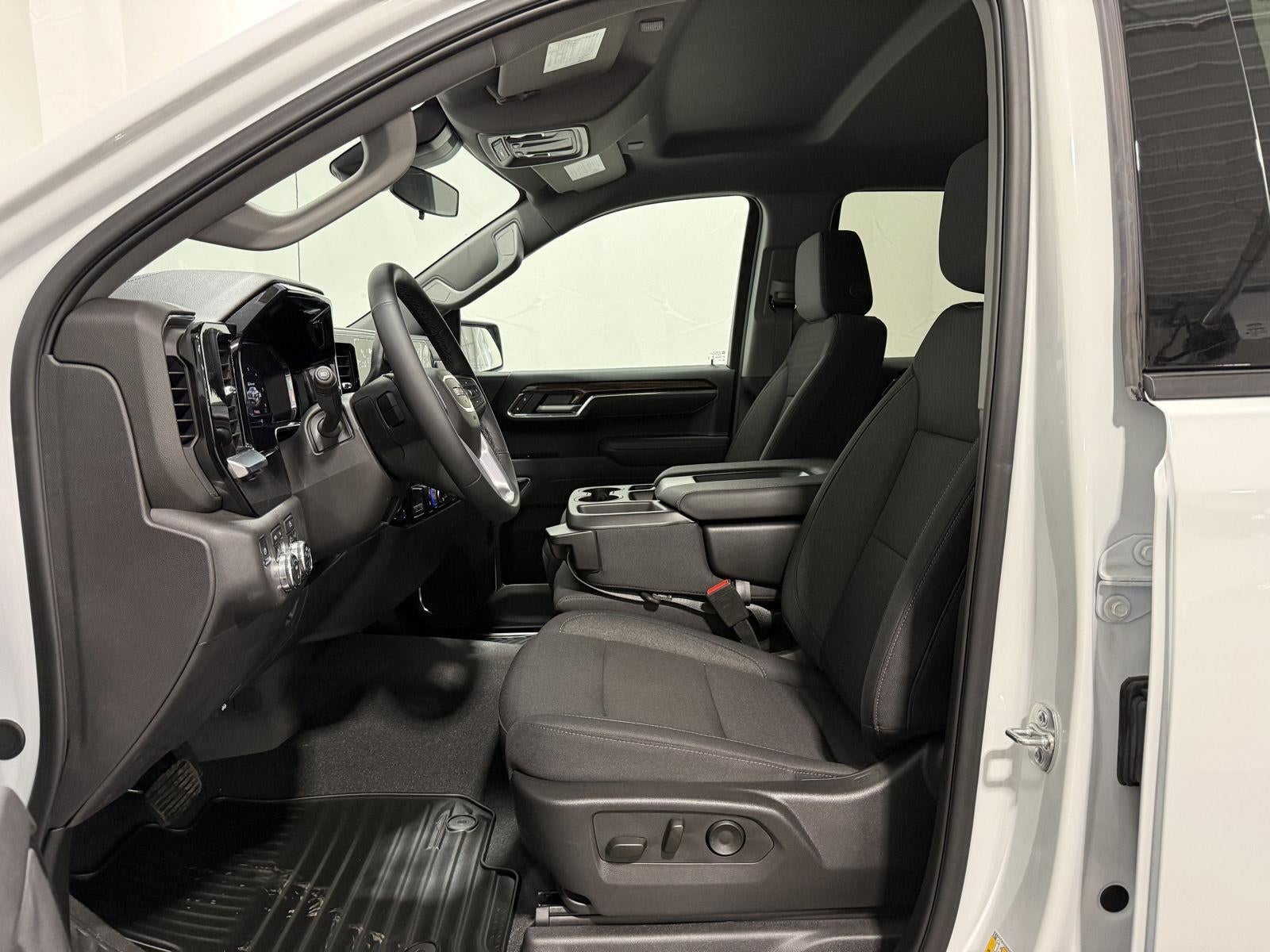 2025 GMC Sierra 1500 4WD Crew Cab Short Box Elevation with 3SB