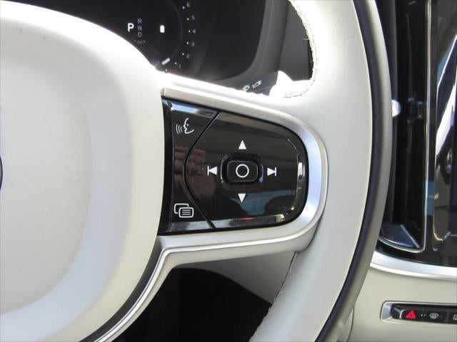 2023 Volvo S60 B5 Plus Dark Theme