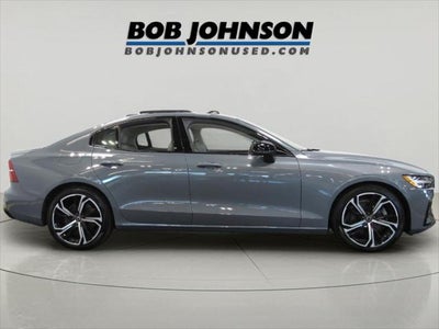 2023 Volvo S60 B5 Plus Dark Theme