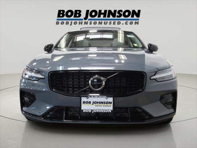 2023 Volvo S60 B5 Plus Dark Theme