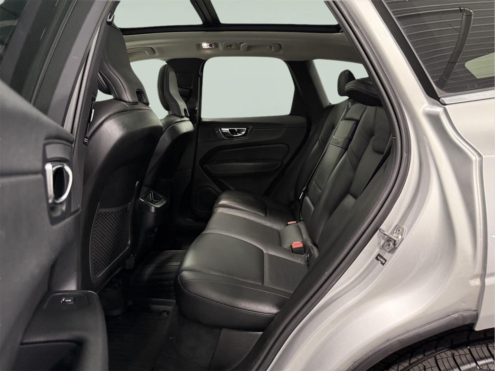 2021 Volvo XC60 T6 Momentum