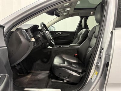 2021 Volvo XC60 T6 Momentum