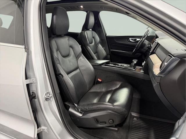 2021 Volvo XC60 T6 Momentum