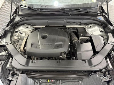 2021 Volvo XC60 T6 Momentum
